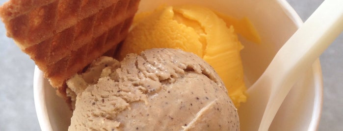 Jeni's Splendid Ice Creams is one of Katherine's Chicago Recommendations.