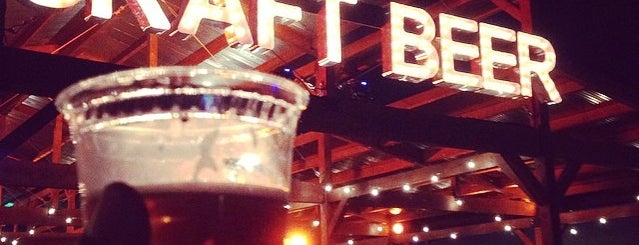 Coachella Craft Beer Barn is one of Lieux qui ont plu à Ludovic.