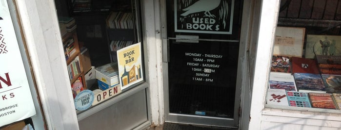 Raven Used Books is one of สถานที่ที่ Carlin ถูกใจ.