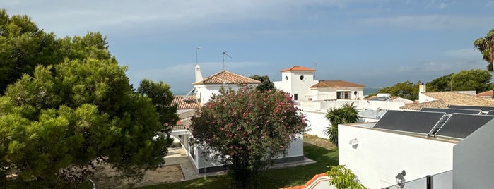 Playa de la Barrosa is one of Cadiz.