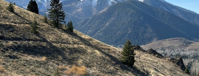 White Clouds Trailhead is one of Locais Especiais.