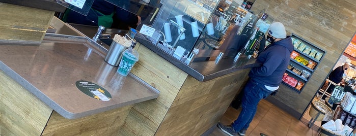 Starbucks is one of Tempat yang Disukai Alejandro.