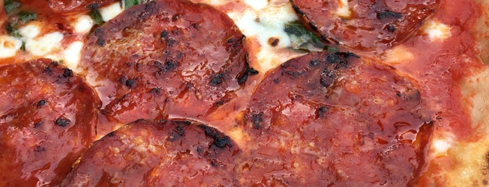 Nomad Pizza is one of Gespeicherte Orte von Lizzie.
