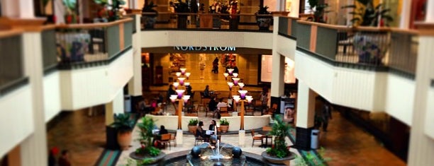 Perimeter Mall is one of Lugares favoritos de Grayson.
