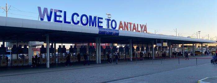 Dış Hatlar Terminal 1 is one of Ruveyda 님이 좋아한 장소.