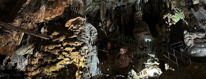 Пещера Леденика (Ledenika cave) is one of Winter holidays in Bulgaria.