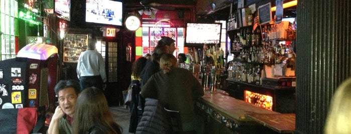 7B Horseshoe Bar aka Vazacs is one of NYC.
