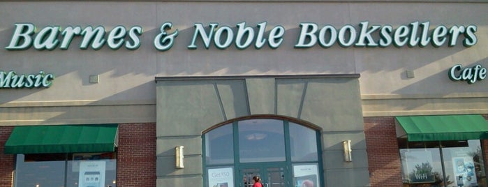 Barnes & Noble is one of Lieux qui ont plu à John.