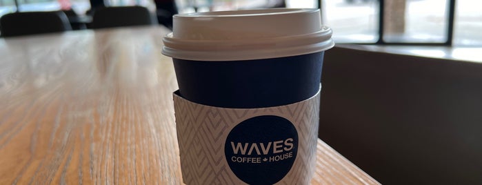 Waves Coffee House is one of Locais curtidos por Wellington.