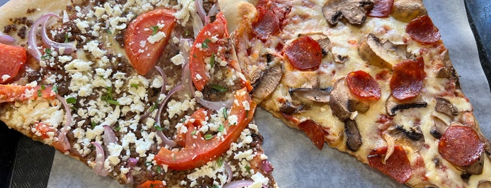 Nat's New York Pizzeria is one of Tidbits Vancouver 2.