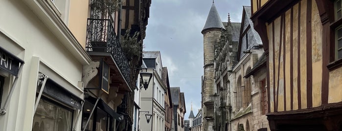 Rue Saint Romain is one of Rouen.
