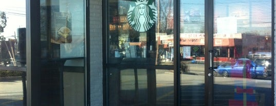 Starbucks is one of Tempat yang Disukai Chrissy.