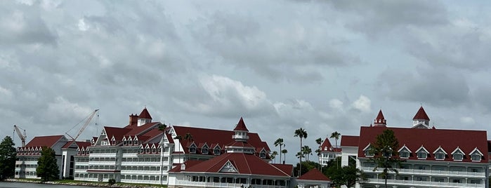 Grand Floridian Boat Launch is one of สถานที่ที่ Mike ถูกใจ.
