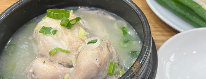 백년토종삼계탕 is one of Seoul Food.