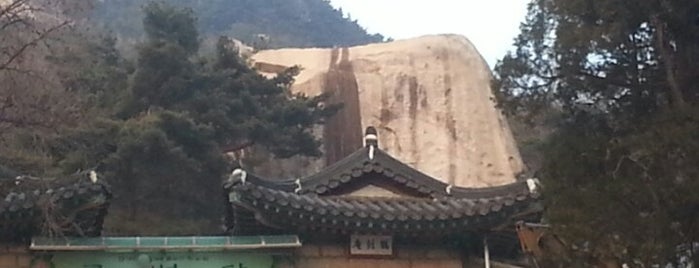 학도암 (鶴到庵) is one of Buddhist temples in Gyeonggi.