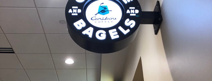Coffee and Bagels is one of สถานที่ที่ Chris ถูกใจ.