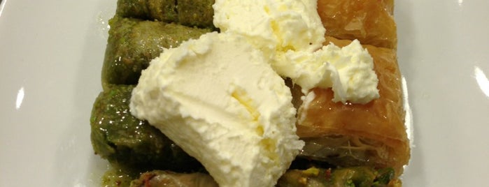 Özdemiroğlu Baklava is one of Faruk : понравившиеся места.