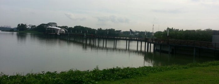 Lower Seletar Fishing Deck is one of My Khatib Area.