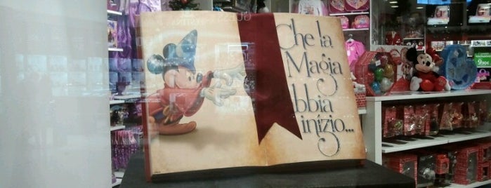 Disney Store is one of Centro Commerciale.