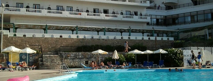 Themis Beach Hotel is one of Posti che sono piaciuti a Pavlos.