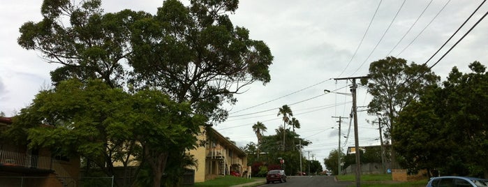 Coorparoo is one of สถานที่ที่ Caitlin ถูกใจ.