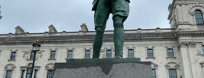 Jan Christian Smuts Statue is one of Londýn.