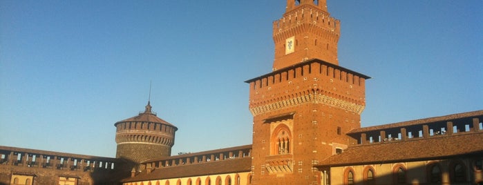 Sforzesco Şatosu is one of Italia.