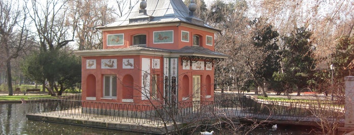 Casita Del Pescador is one of Ruta Colorea Madrid para conocer el Retiro.