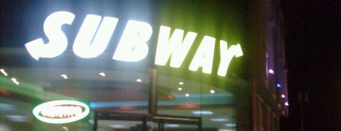 Subway is one of Locais curtidos por Andres.