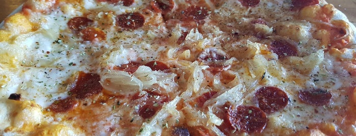 La Pizza Nostra is one of Locais curtidos por Gabriel.