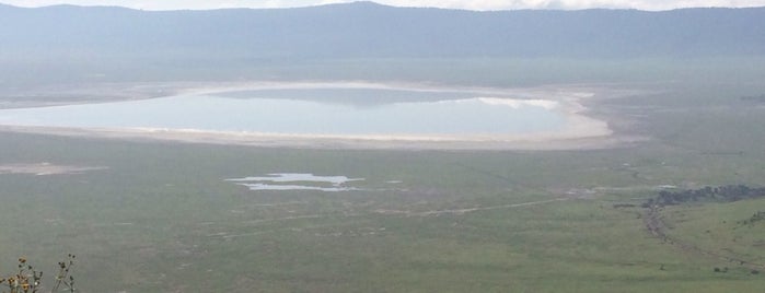 Ngorongoro Exploreans Lodge is one of สถานที่ที่ Blake ถูกใจ.