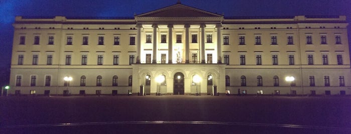 Королевский дворец is one of Sites préférés.