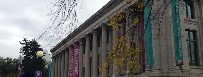 McNichols Civic Center Building is one of Lugares favoritos de Kim.