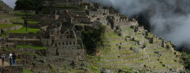 Machu Picchu is one of Locais.