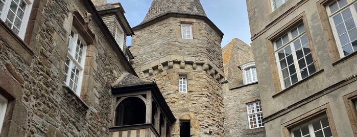 Intra-Muros – Centre de Saint-Malo is one of Bretagne.