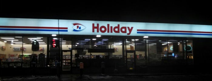 Holiday Station Store is one of Locais curtidos por John.