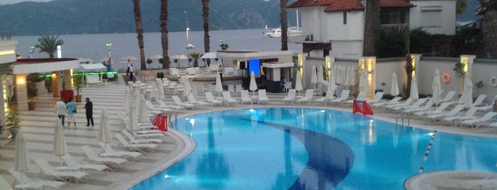 Golden Rock Beach Hotel is one of Marmaris Otelleri.