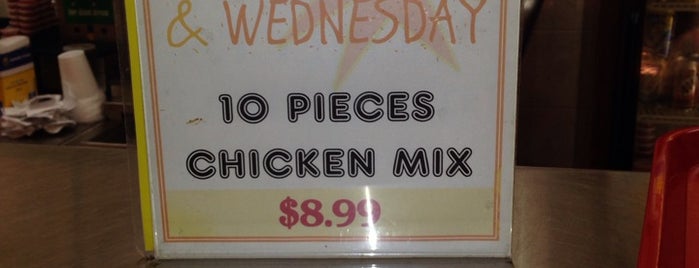 Louisiana Chicken & Chinese Food is one of Lieux sauvegardés par Ms. Treecey Treece.