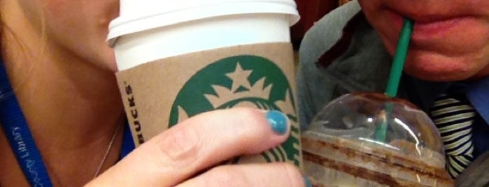 Starbucks is one of Posti che sono piaciuti a Lori.