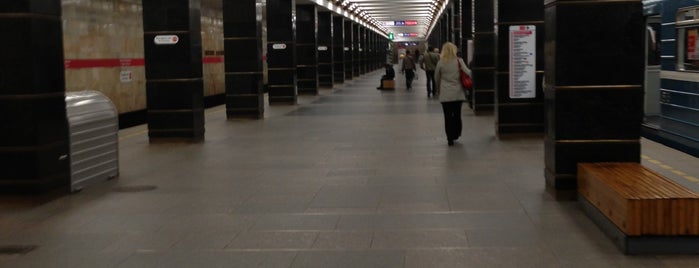 metro Prospekt Veteranov is one of Метрополитен Санкт-Петербурга.