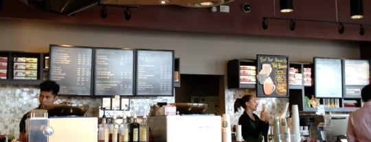 Starbucks is one of Lieux qui ont plu à Jess.