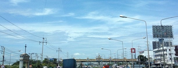 สะพานข้ามคลอง แยก บ้านกล้วย is one of On the way down to Trat Province.
