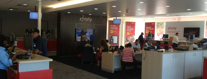 Comcast Xfinity is one of Lugares favoritos de Chester.