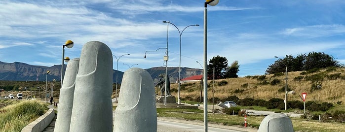 Monumento La Mano is one of Puerto Natales.