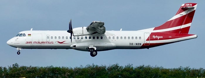 Sir Gaëtan Duval Airport is one of Lieux qui ont plu à JRA.