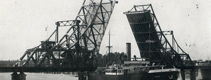 Puente de Alfonso XIII is one of Andalucía: Sevilla.