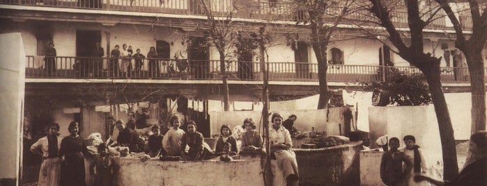 Corral del Conde is one of Sevilla Misterios y Leyendas.
