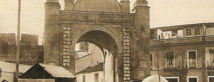 Arco de La Macarena is one of Carl : понравившиеся места.