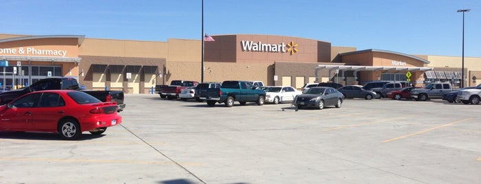 Walmart Supercenter is one of สถานที่ที่ Camilo ถูกใจ.