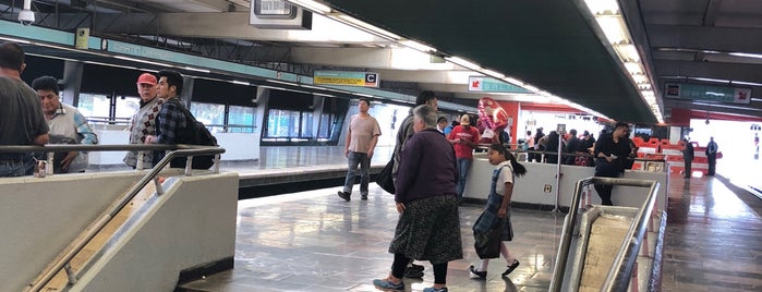 Metro Martín Carrera is one of Metro de la Ciudad de México.